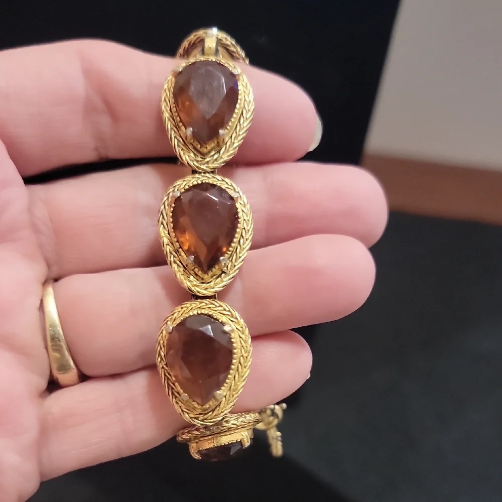Elegant Vintage Florenza Gold Tone and Amber Colored Stone Teardrop Bracelet